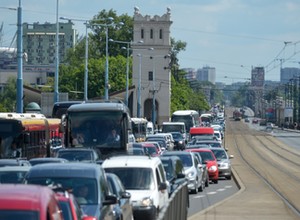 Rowerzyści na moście Poniatowskiego wykazali bezsensowną organizację ruchu
