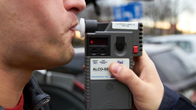 Podczas badania kierowcy alkomatem, w urządzeniu zabrakło skali (zdj. ilustracyjne)