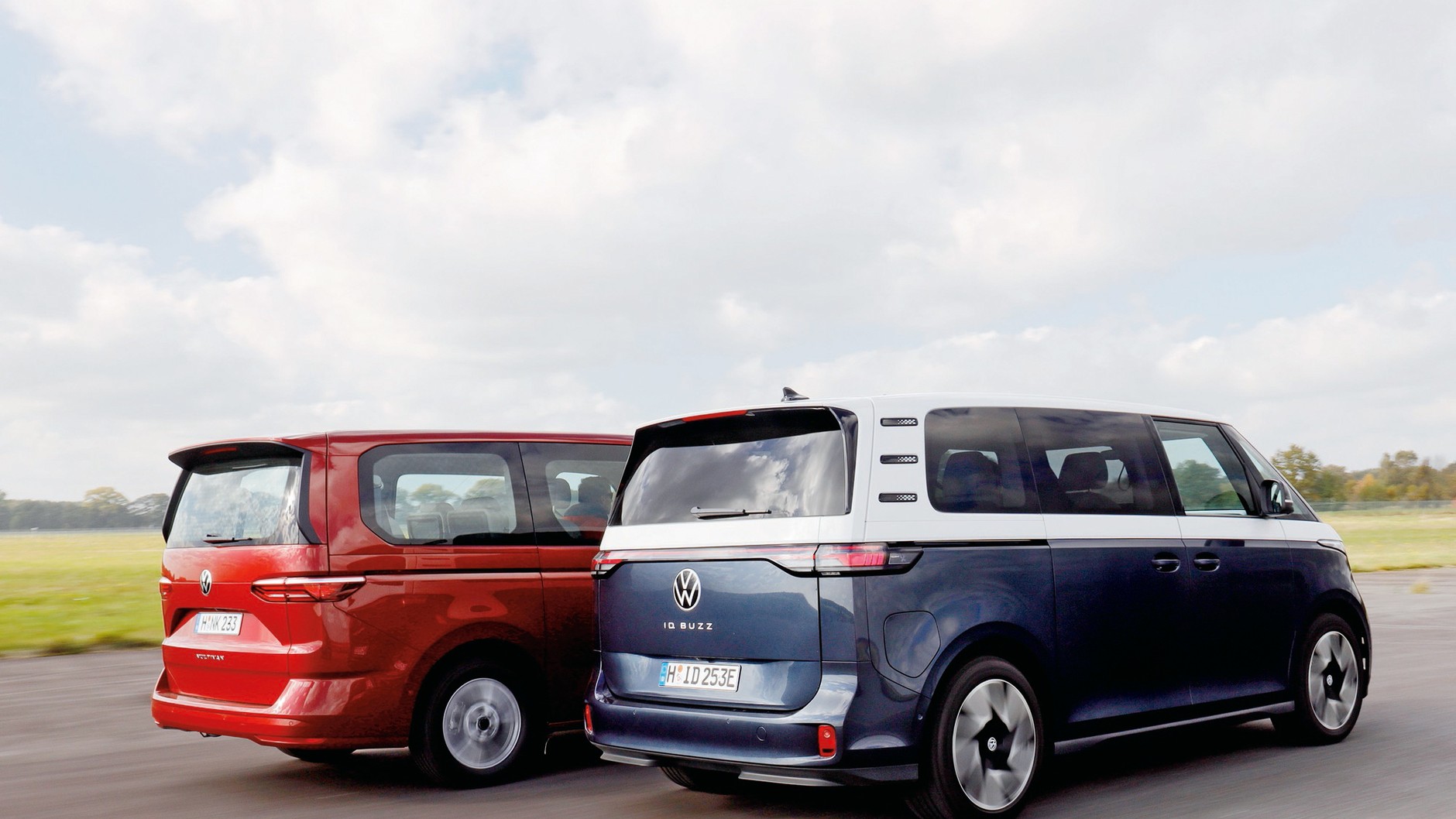 Volkswagen ID. Buzz (2022) kontra Volkswagen Multivan T7 (2022)