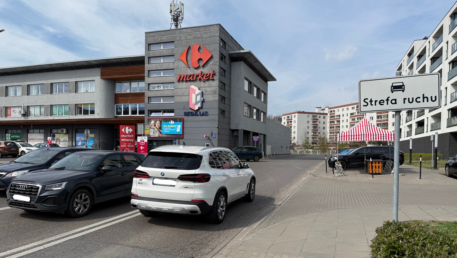 Znak D-52 informujący o wjeździe do strefy ruchu