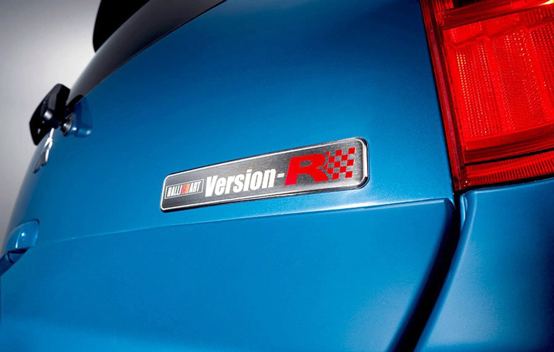 Mitsubishi Colt Ralliart Version-R Special: spawaniem ciągłym ku lepszym właściwościom jezdnym