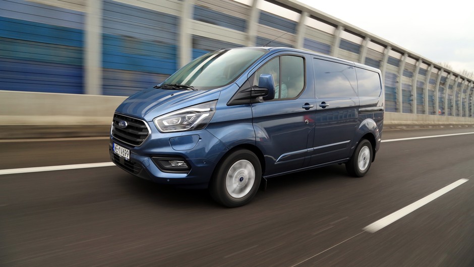 Ford Transit Custom plug-in – miejski dostawczak