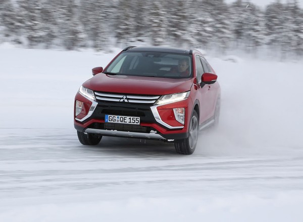 Mitsubishi Eclipse Cross - jak sobie radzi na lodzie?