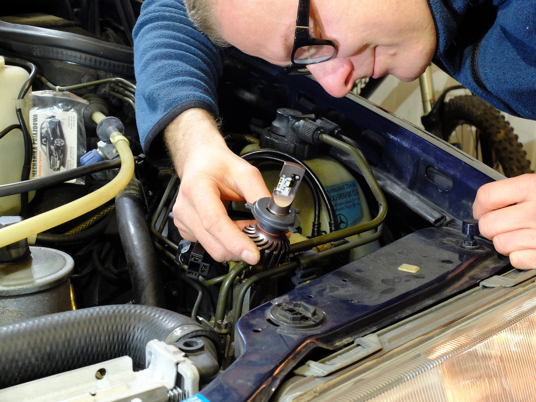 Starsze retrofity LED były często znacznie większe od żarówek, do wielu reflektorów nie dało się ich zamontować. 