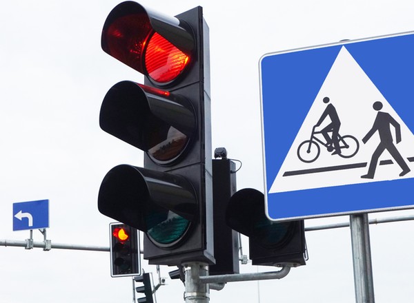 Automatyczne kamery wyłapią przejeżdżających na czerwonym świetle. To czeka kierowców w 2026 r.