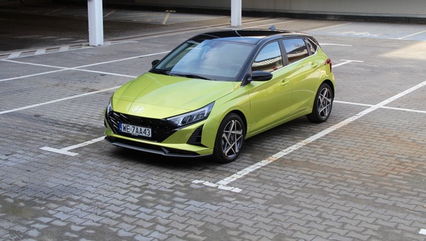 Miejski Hyundai i20 chce być przebojowy. Co skrywa pod sportową stylizacją?