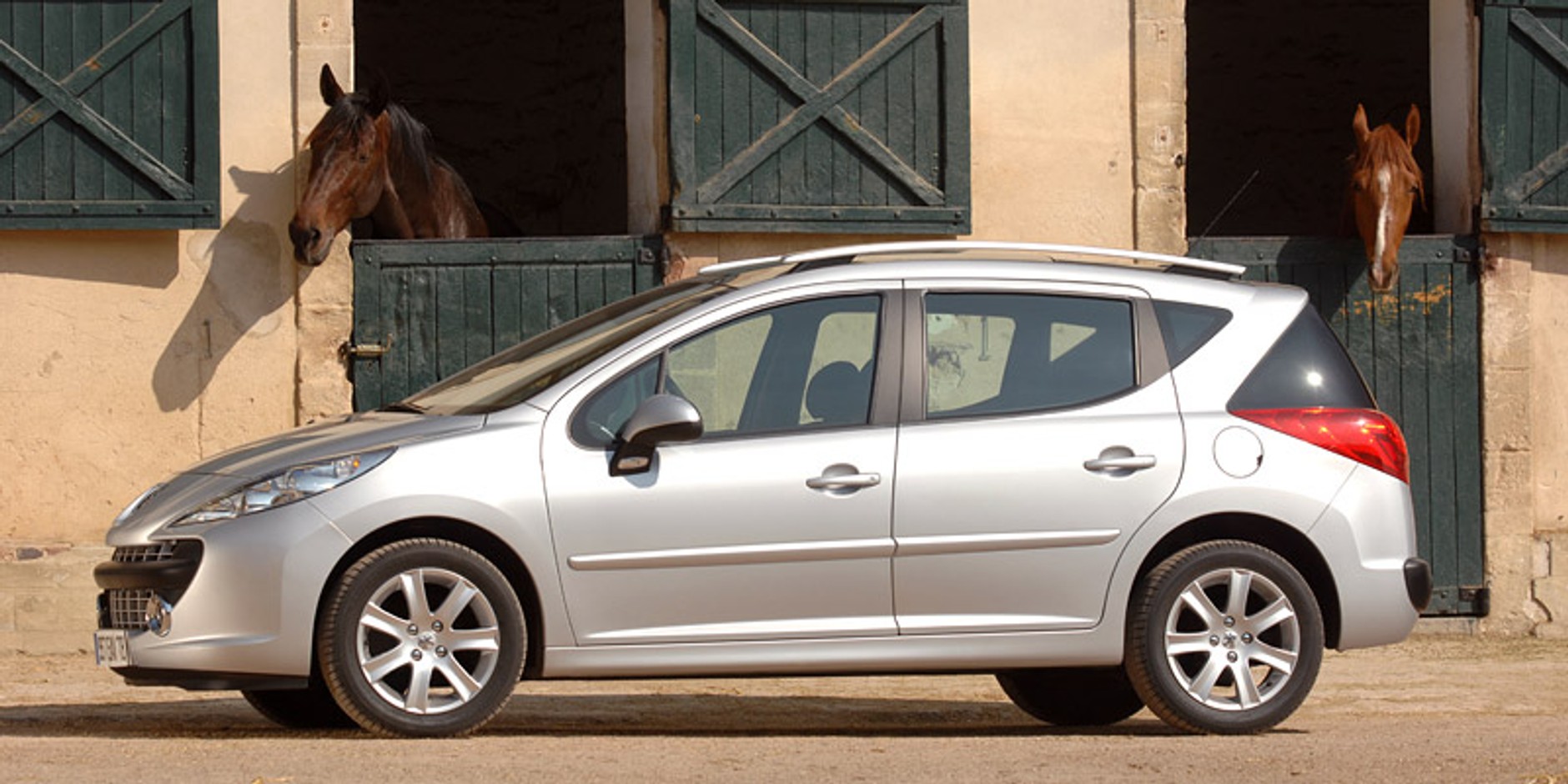 Sprzedaż w Europie 2008: Peugeot liderem w klasie małych samochodów