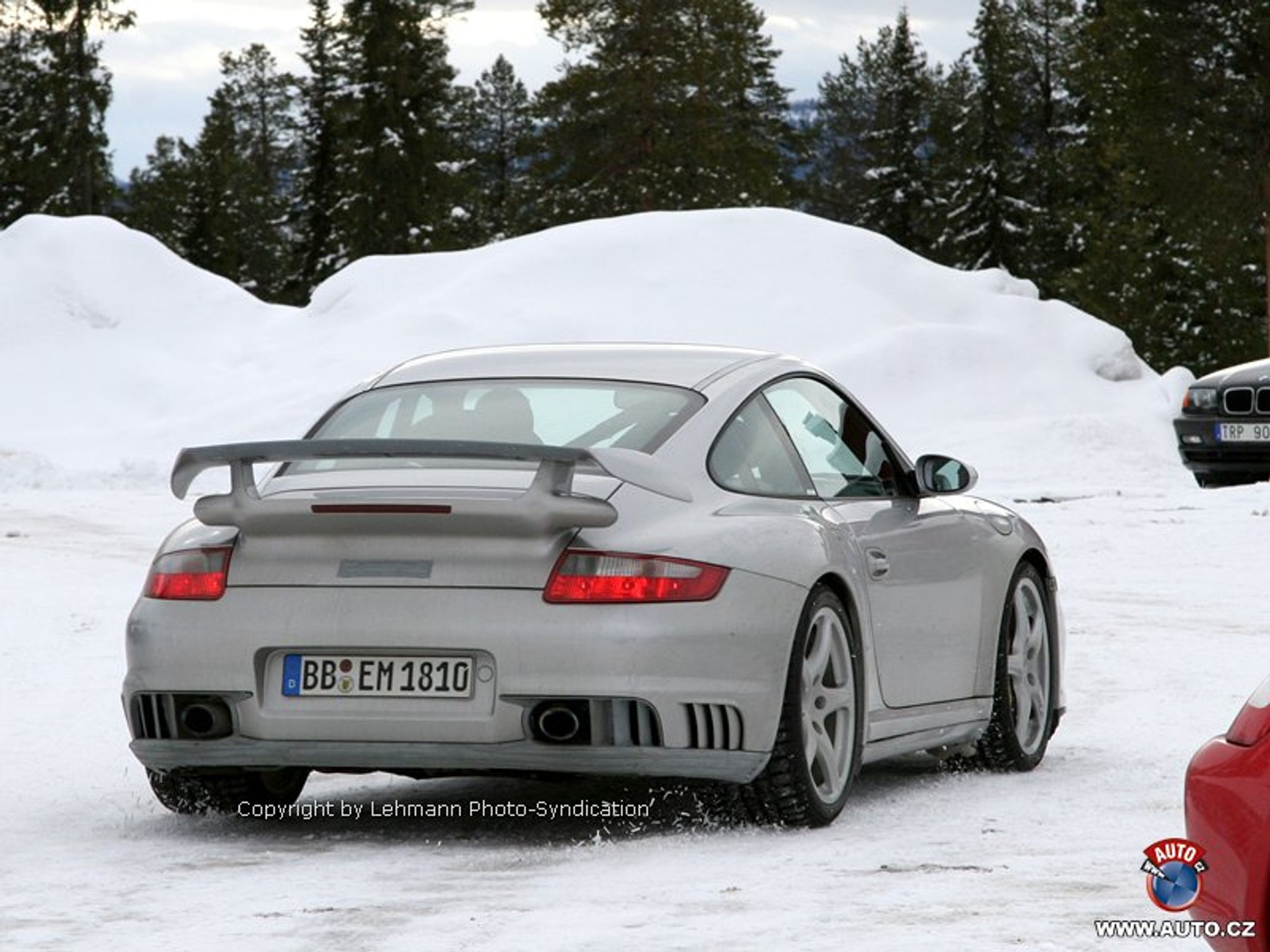 Zdjęcia szpiegowskie: nowe Porsche 911 GT2