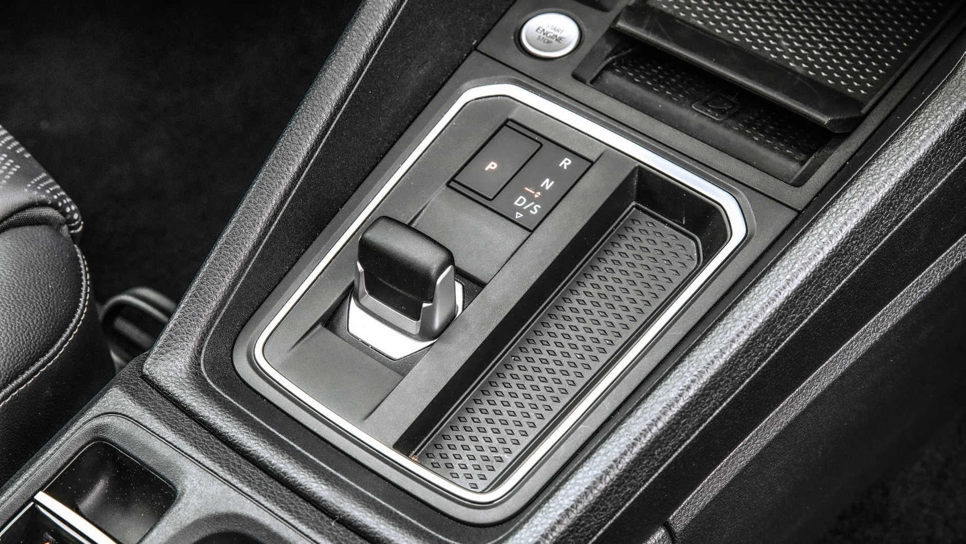 Ford Tourneo Connect 2022 - tym maleństwem sterujecie volkswagenowską skrzynią DSG.