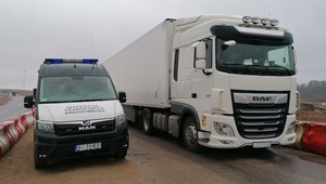 Rosyjskie TIR-y próbują obchodzić sankcje, fałszując dokumenty? Jeden z nich trafił już na parking depozytowy