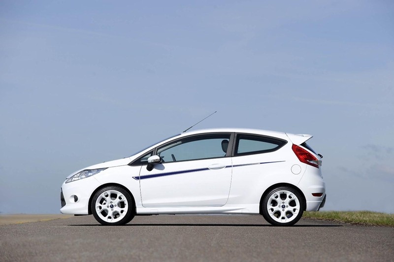 Ford Fiesta fajne pasy ma
