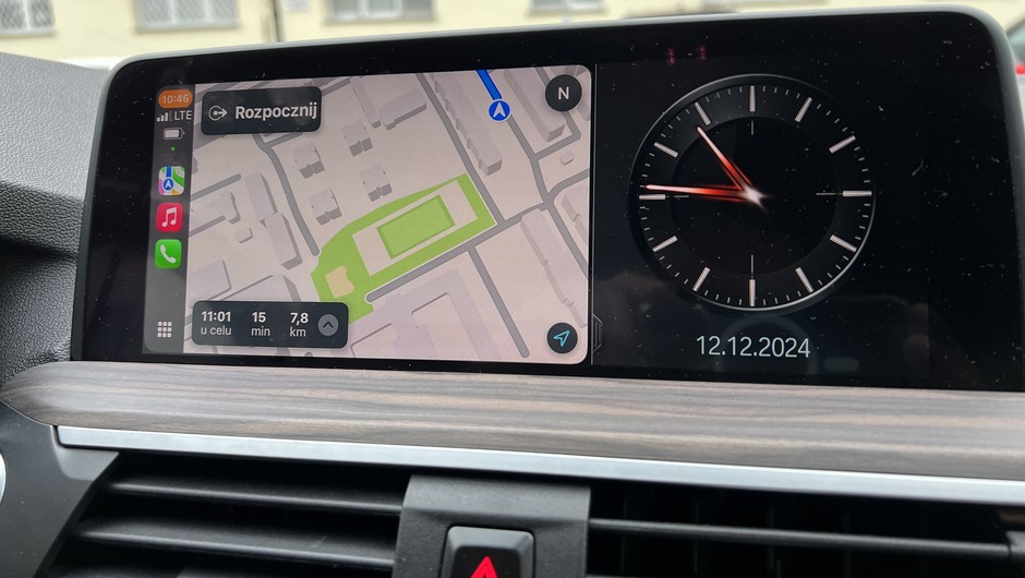 Nawigacja Apple Maps (widok z Apple CarPlay)