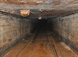 Zapomniany tunel prawie w centrum Warszawy. Drogowcy wcielili się w rolę eksploratorów [WIDEO]
