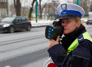 Na drogach - kolizja na rondzie i pod komisariatem policji