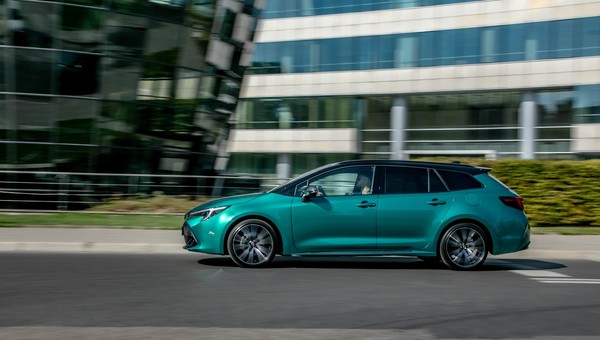 Ruszyła wielka wyprzedaż w Toyocie. Rabaty po kilkanaście tys. zł na popularne hybrydy