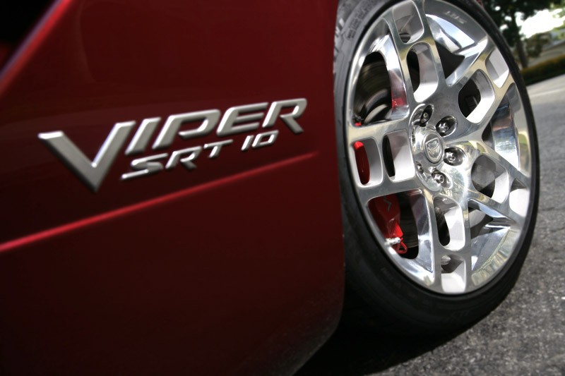 Dodge Viper SRT10: model 2008 już w produkcji (wideo)