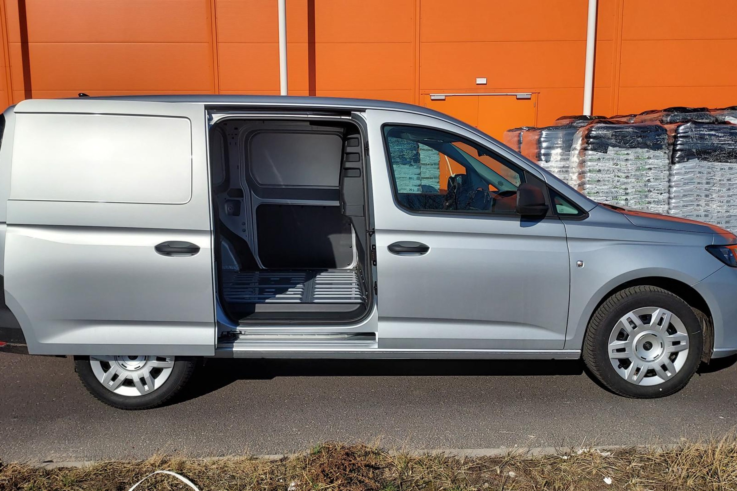 W dostawczaku czułem się jak w aucie klasy średniej. Taki jest Ford Transit Connect