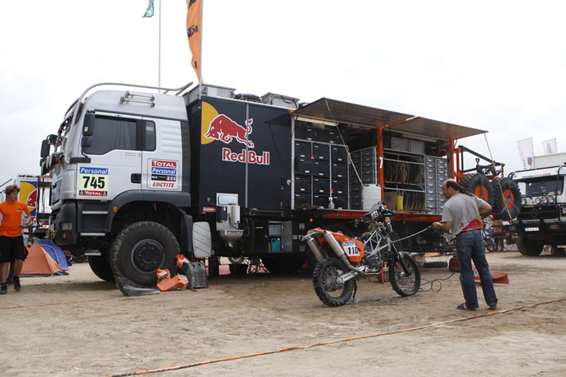 Rajd Dakar 2010: Przygoński goni najlepszych, pech Hołowczyca (9. etap na żywo, wyniki, foto)