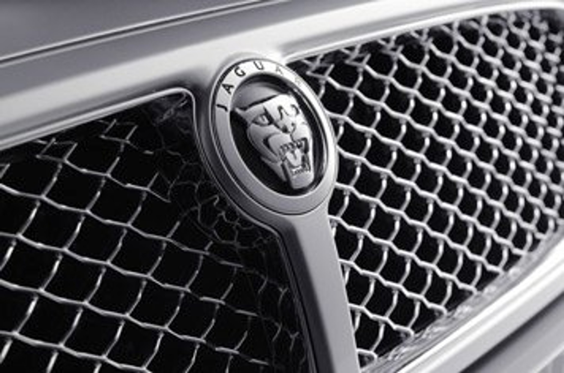 Odmłodzony Jaguar XJ: pierwsze zdjęcia i informacje