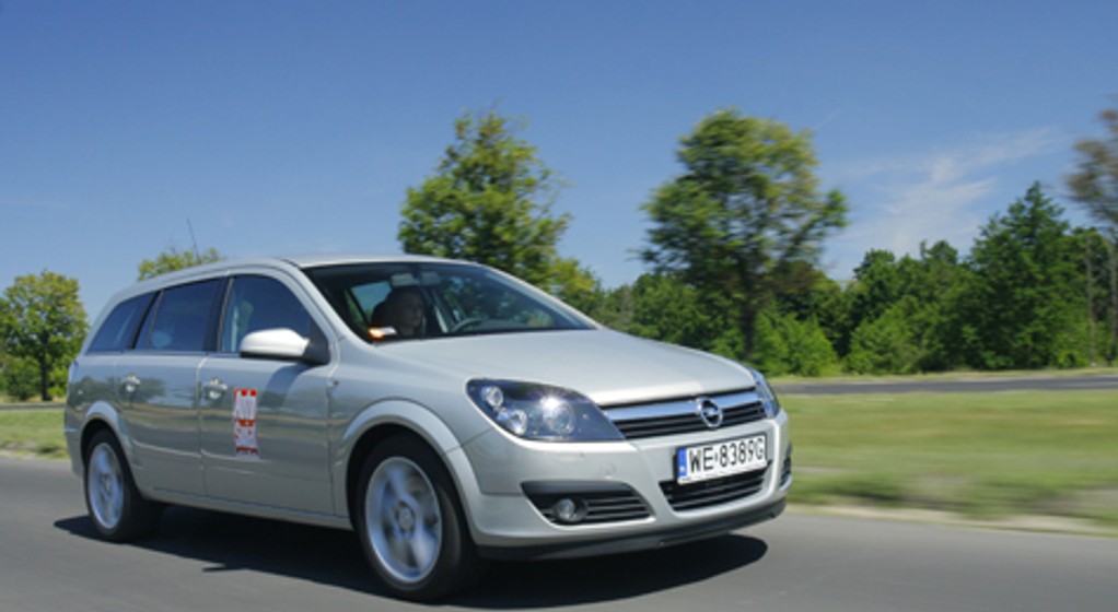 Opel Astra kombi 2.0 Turbo - Pocisk z bagażnikiem