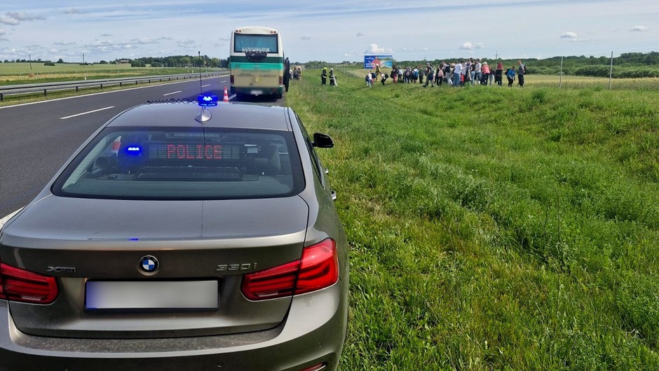 Obraz pochodzący z serwisu https://kujawsko-pomorska.policja.gov.pl/kb/informacje/wiadomosci/149331,Dzieki-swietnej-wspolpracy-zarowno-mundurowych-wojta-i-organizatora-dzieciaki-sz.html
