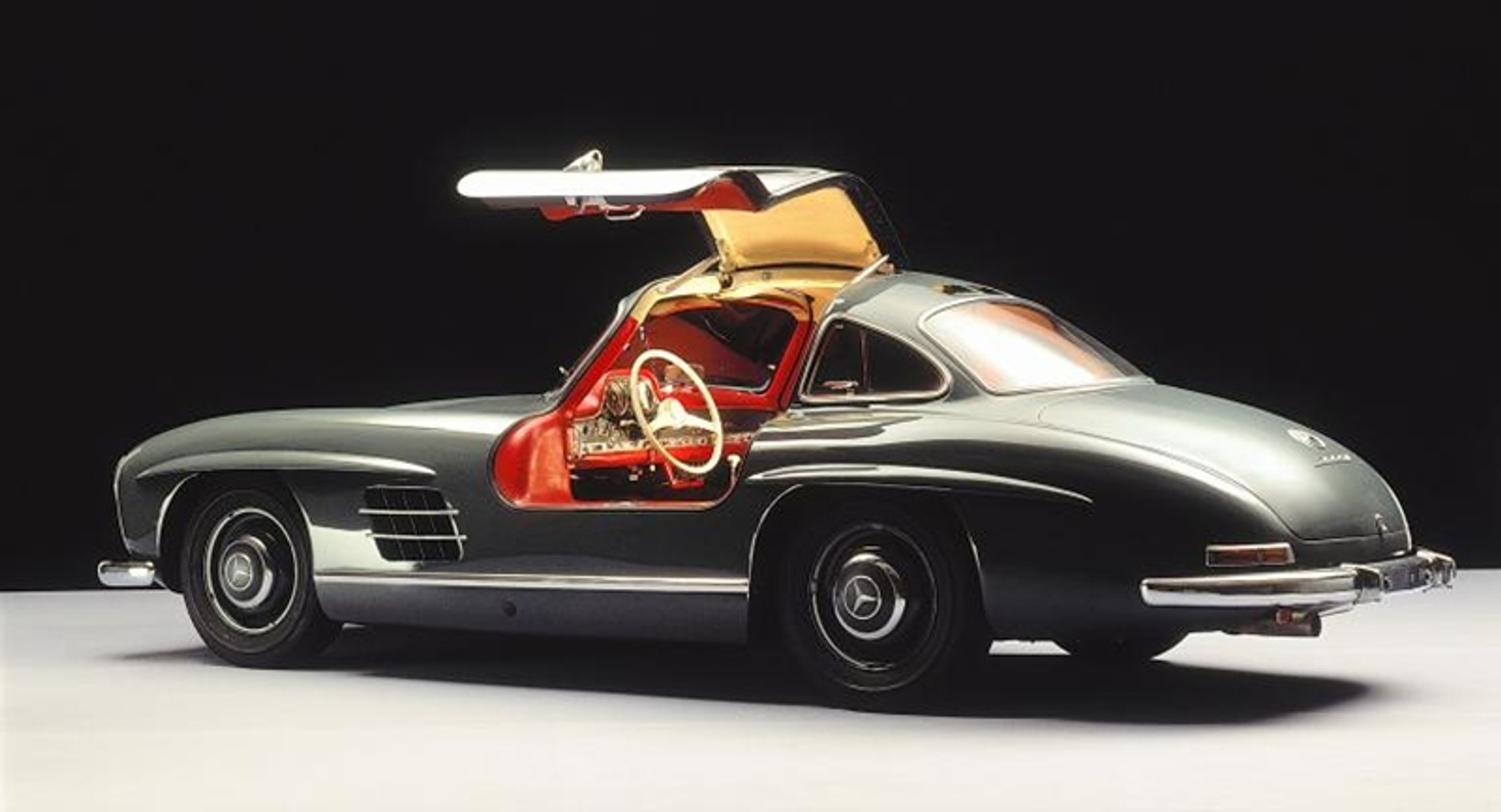 Mercedes 300SL – dodaje skrzydeł