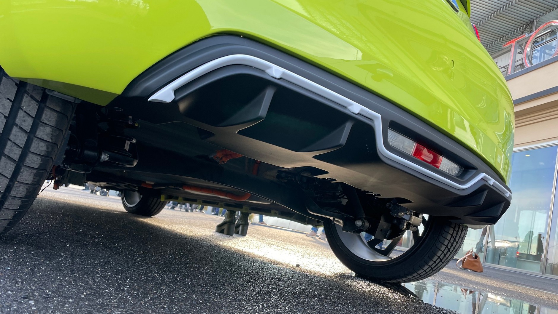 Grzmiący wydech? Teraz to głośnik!