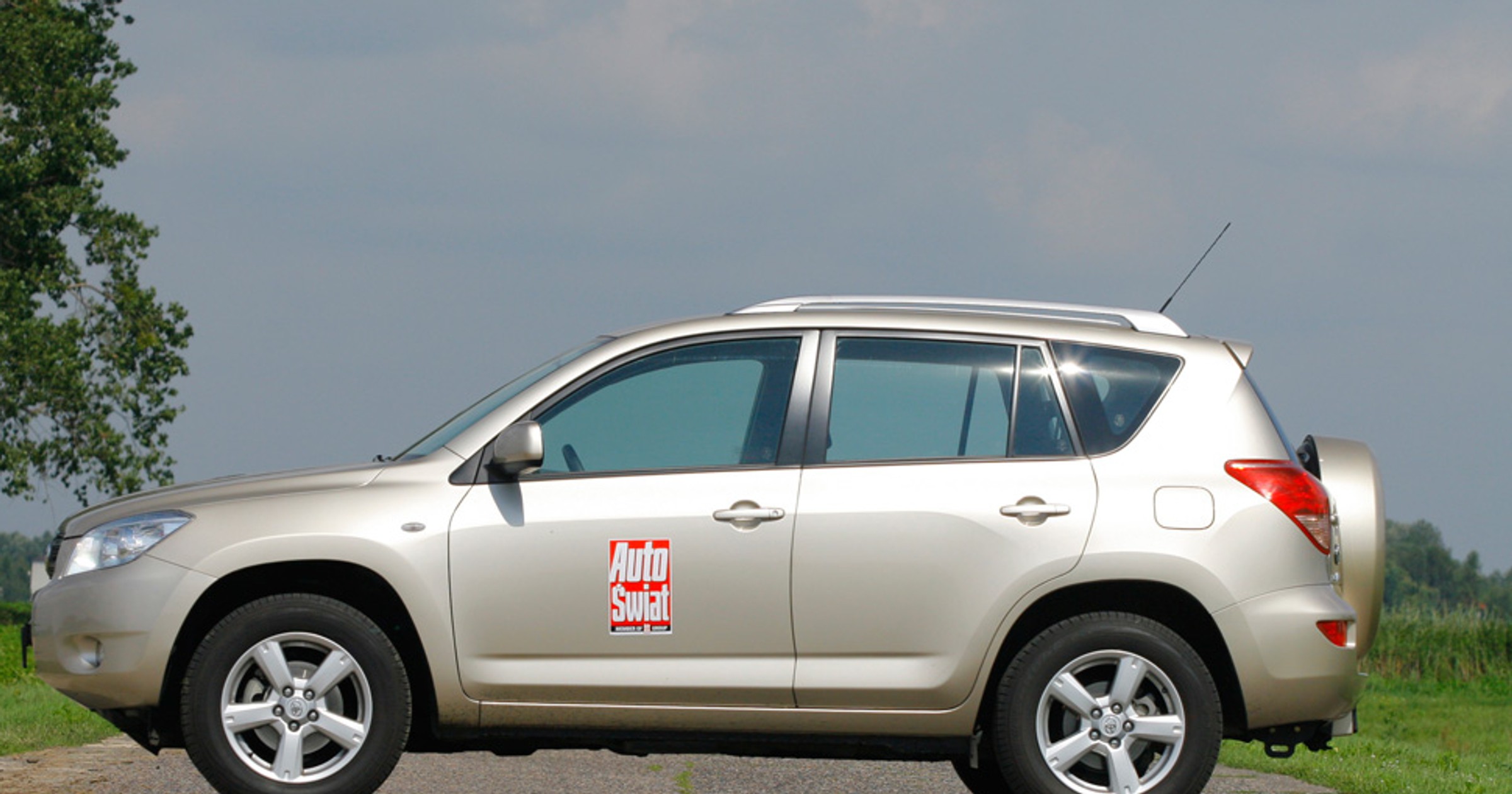 Używana Toyota RAV4 III: prezentacja modelu