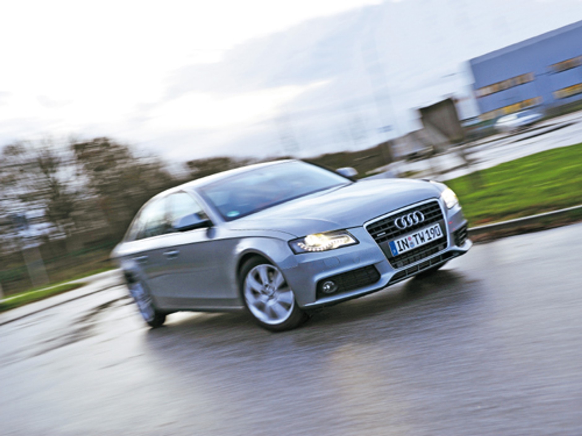 Opel Insignia kontra Audi A4 i BMW serii 5. Mocny gracz Opla