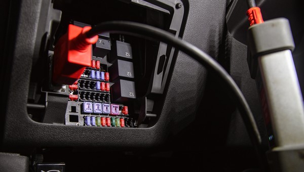 Za każdym razem, kiedy nowe auto trafia do serwisu, zapisane w nim dane mogą zostać przekazane władzom.