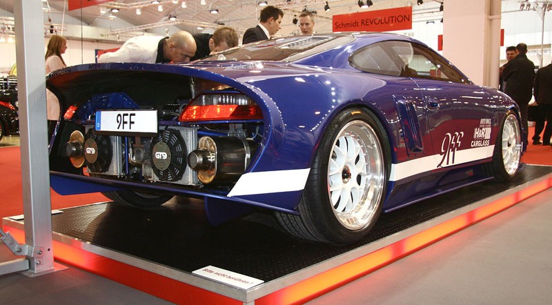 9ff GT9: podrasowane Porsche pokonało Bugatti Veyron