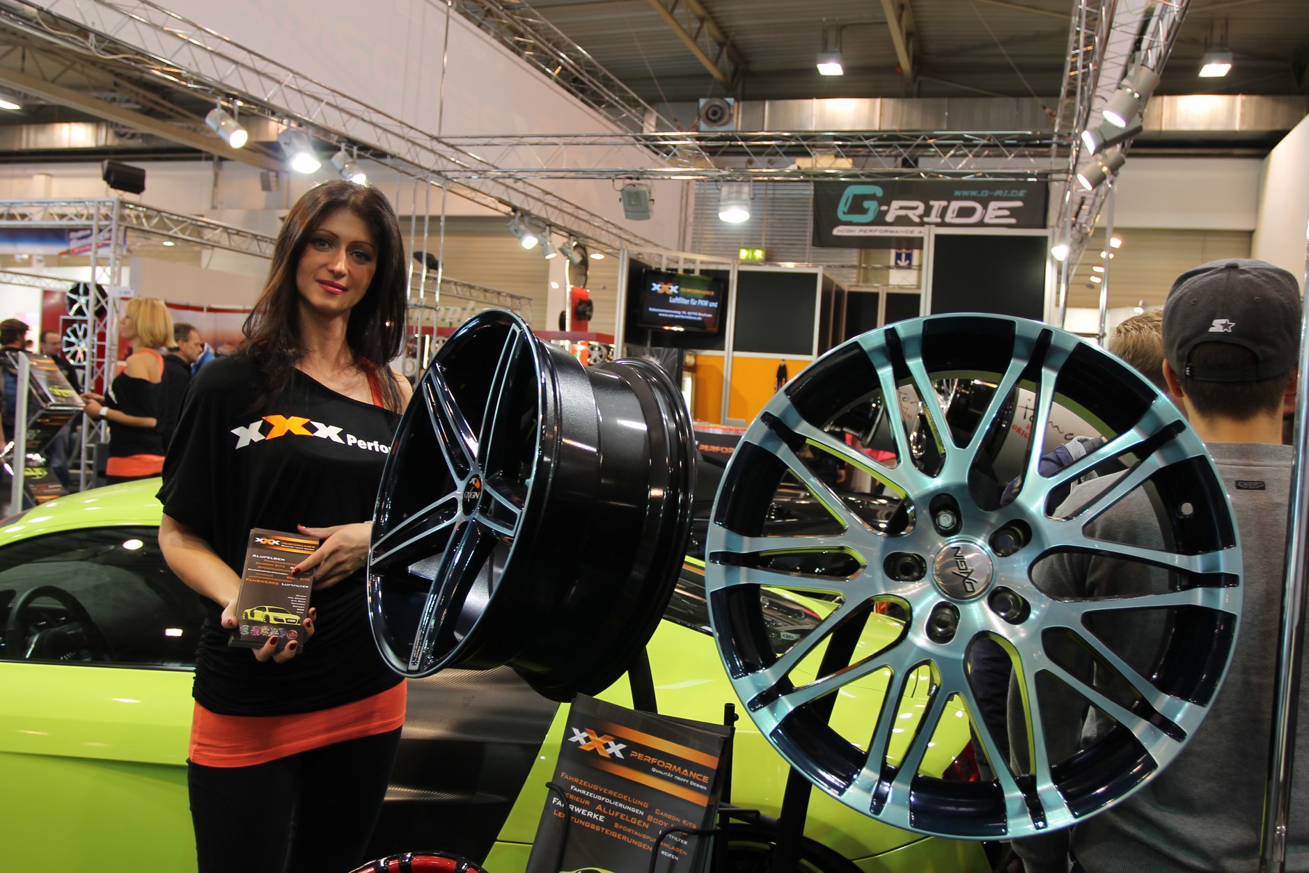 Essen Motor Show 2012 - zwariowane bolidy i szokujące dziewczyny