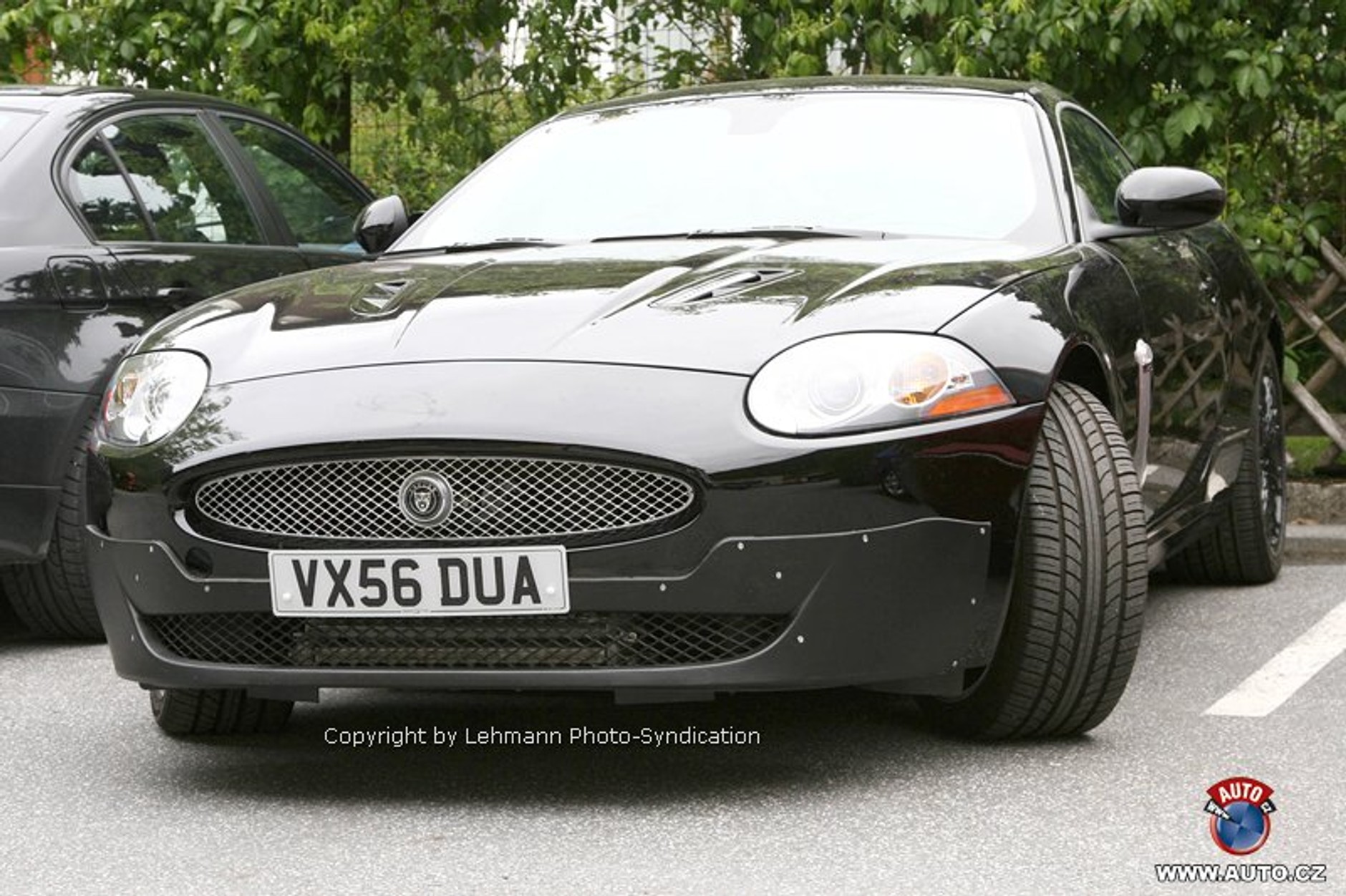 Zdjęcia szpiegowskie: nowa skrzynia biegów i facelifting dla Jaguara XK/XKR