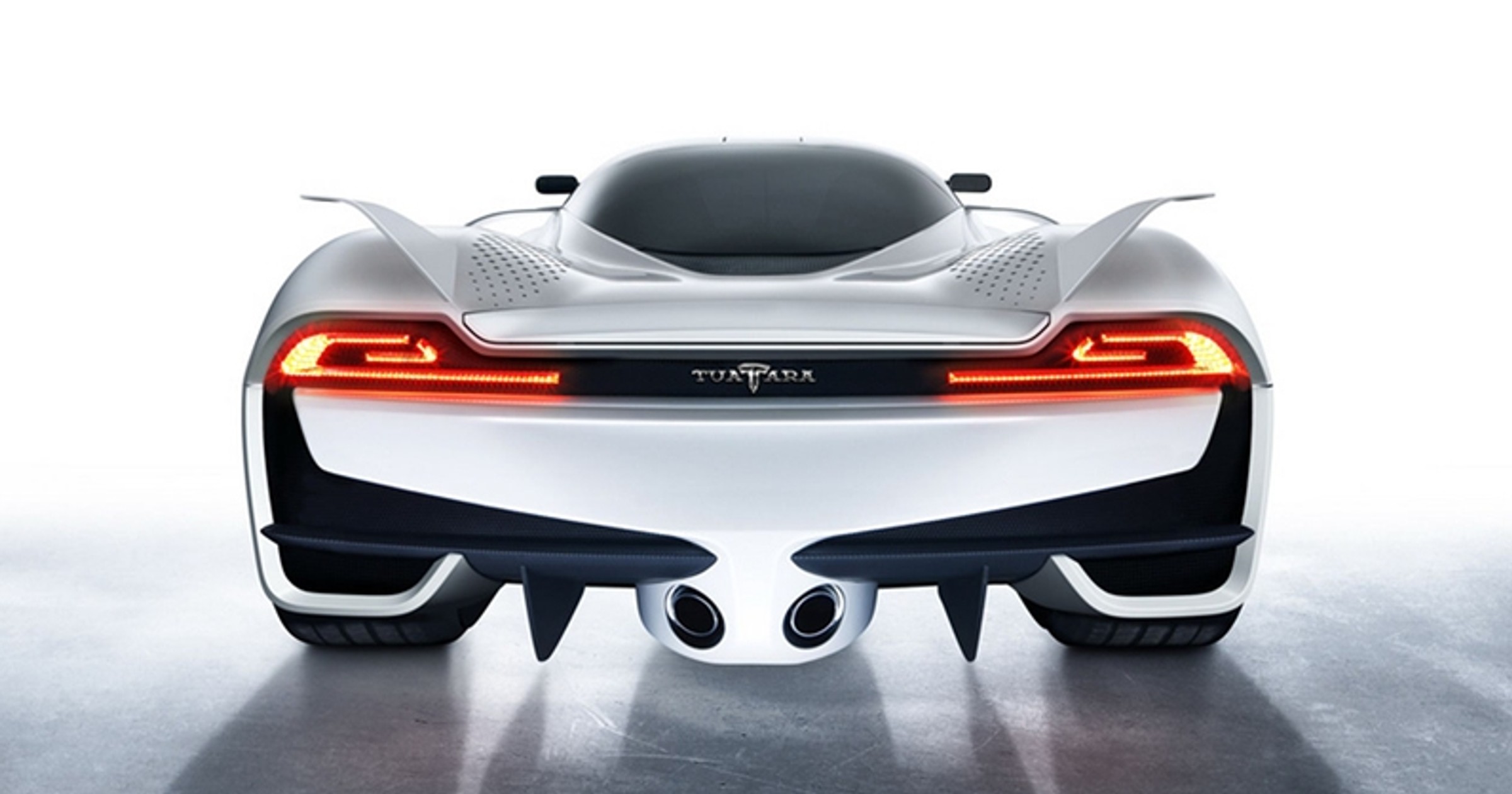 Shelby Tuatara celuje w Veyrona