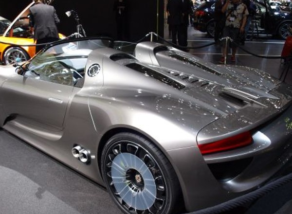 Porsche 918 Spyder: 3 l/100 km w superaucie (Genewa 2010)