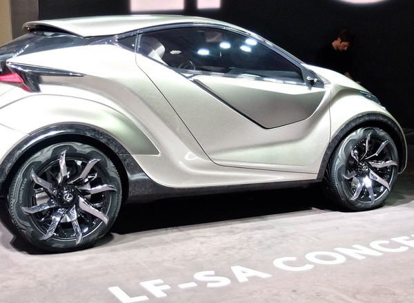 Lexus LF-SA: maluch klasy premium na salonie w Genewie
