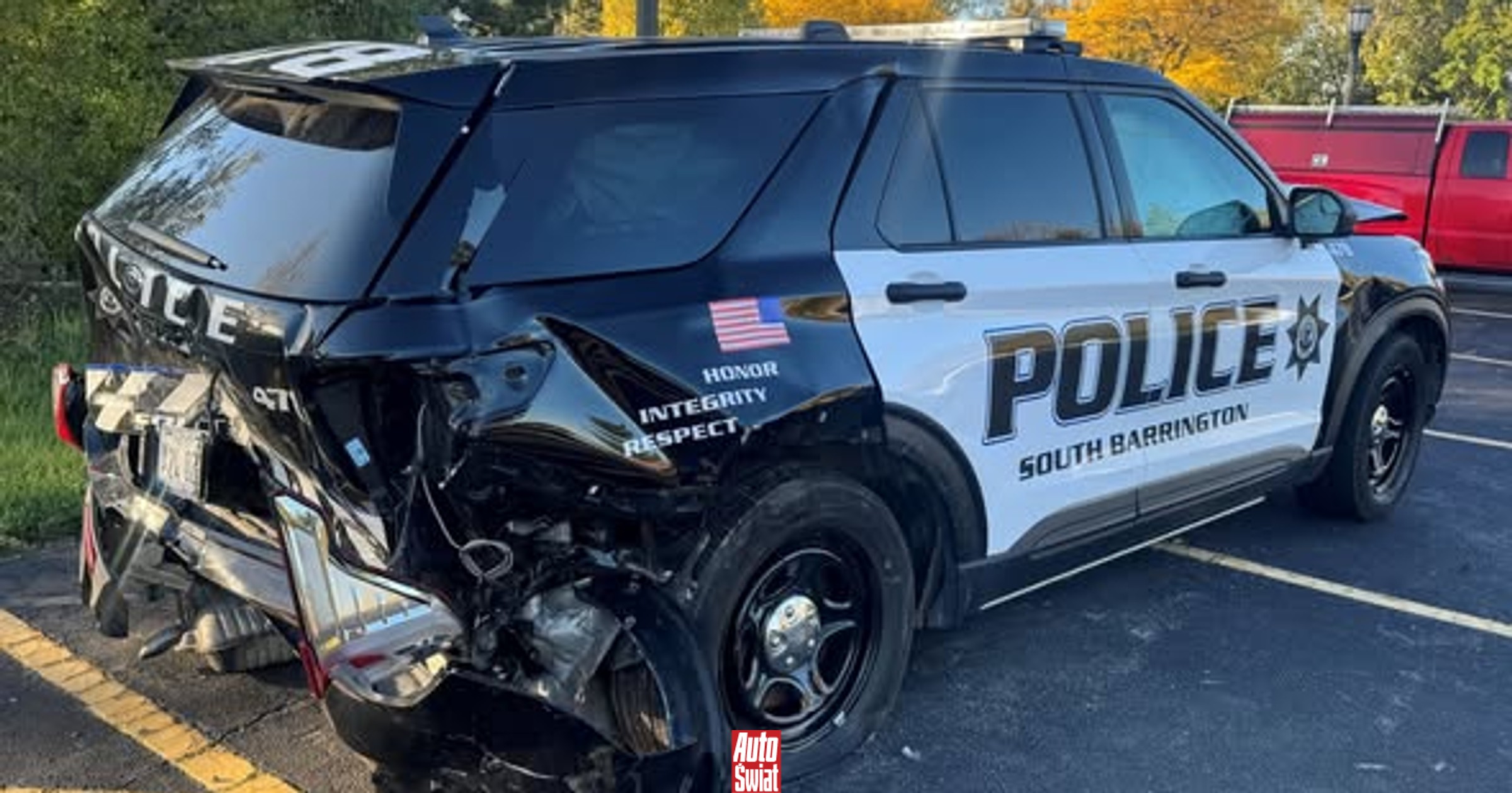 Kierowca Tesli zasnął za kierownicą i uderzył w radiowóz. Jechał na autopilocie