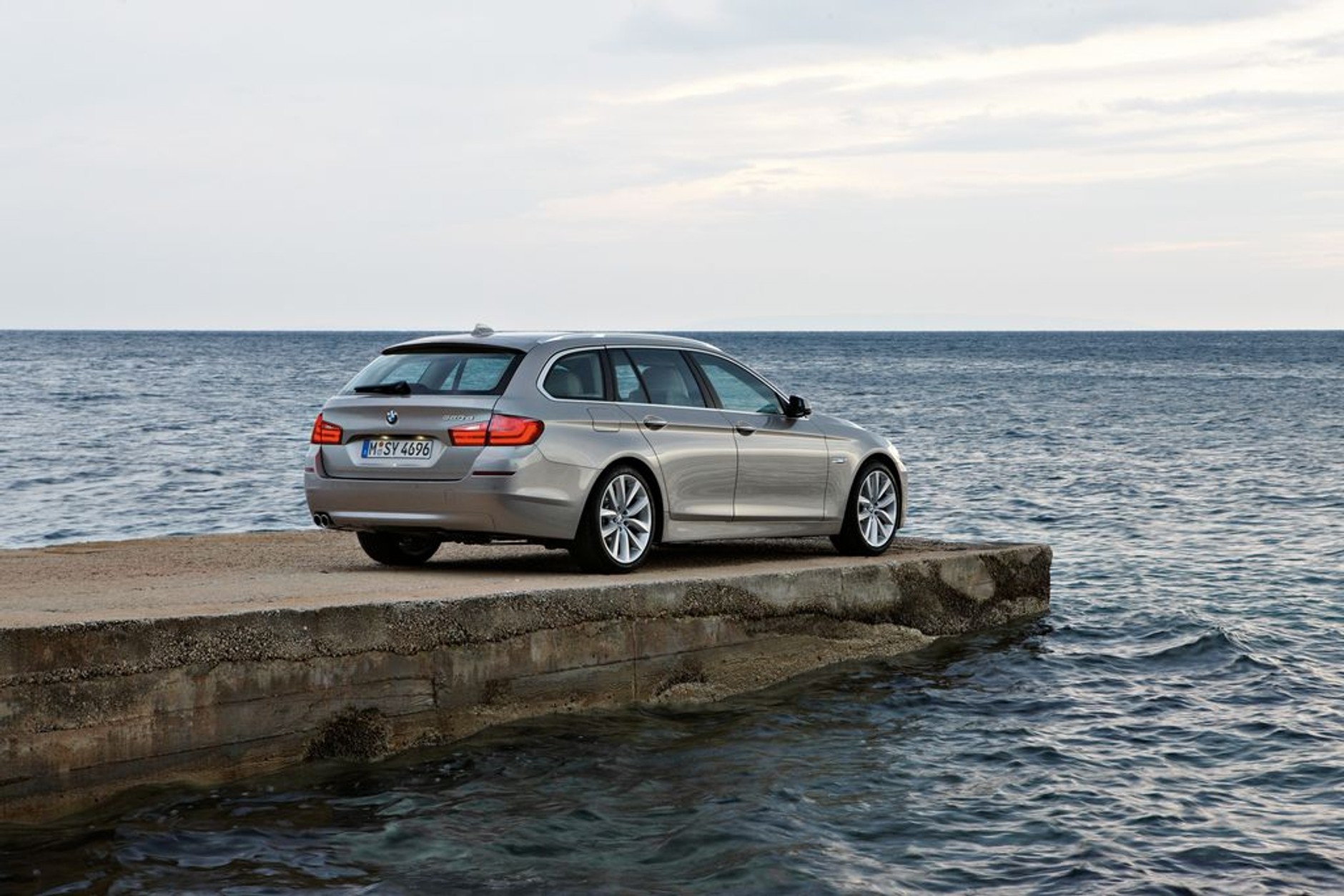 BMW5 Touring rok modelowy 2011 – zdjęcia i dane techniczne