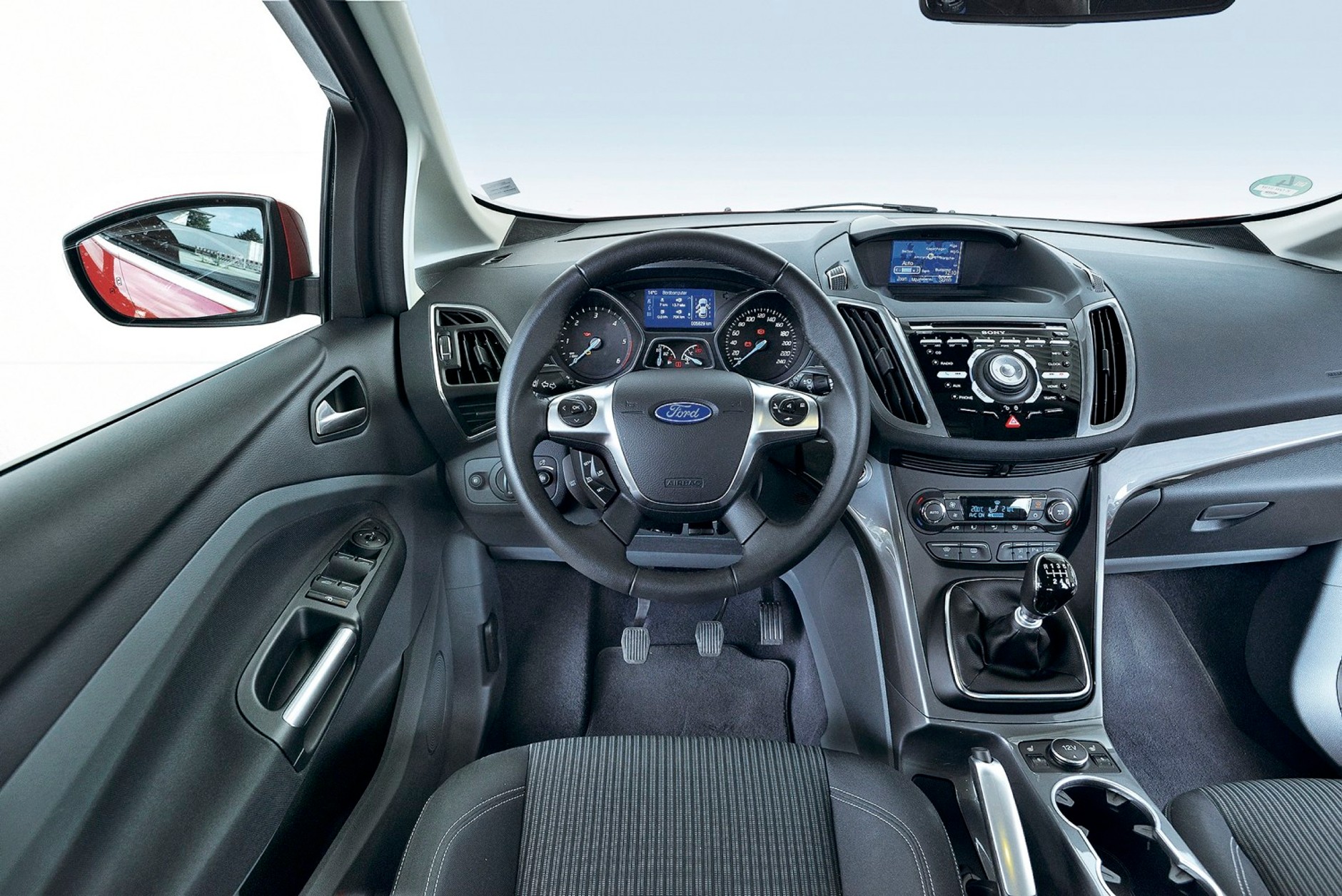 Porównanie: BMW 218d Active Tourer, Ford C-Max 2.0 TDCI, VW Golf Sportsvan 2.0 TDI