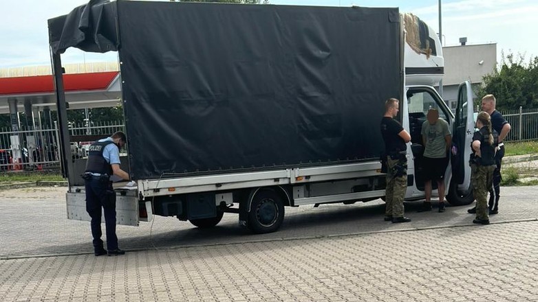 Skradziony pojazd użytkowy odzyskany na granicy z Niemcami