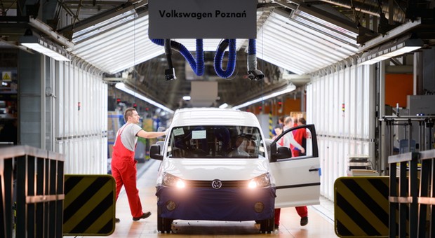 Opel w Polsce zwalnia, a Volkswagen inwestuje i zatrudnia