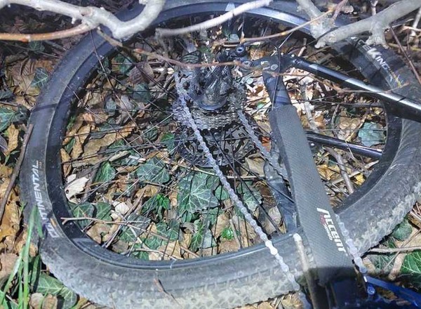 Potrącił rowerzystę i odjechał. Policjanci szukają świadków