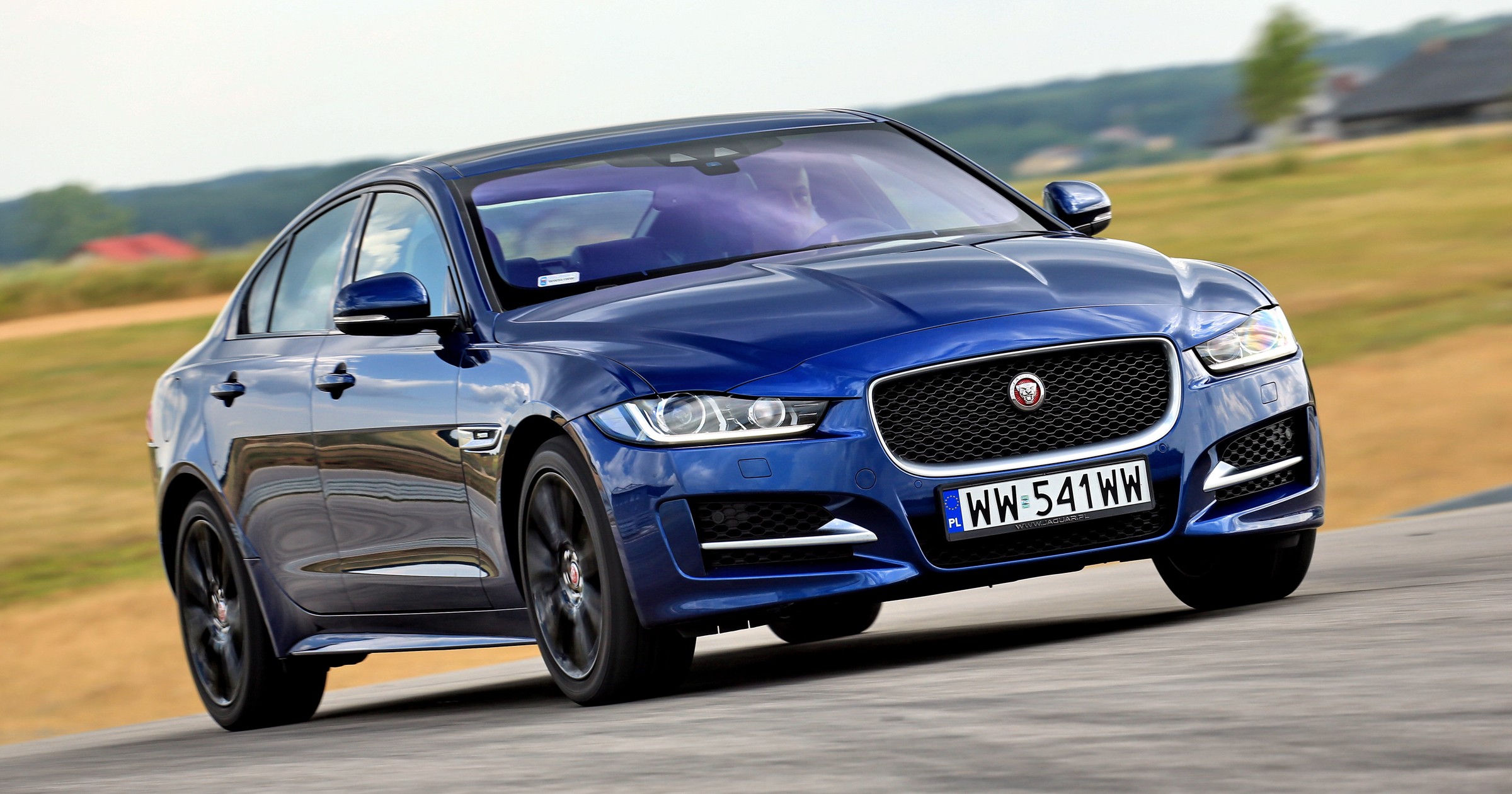 Jaguar XE 2.0 D F-Sport (1)