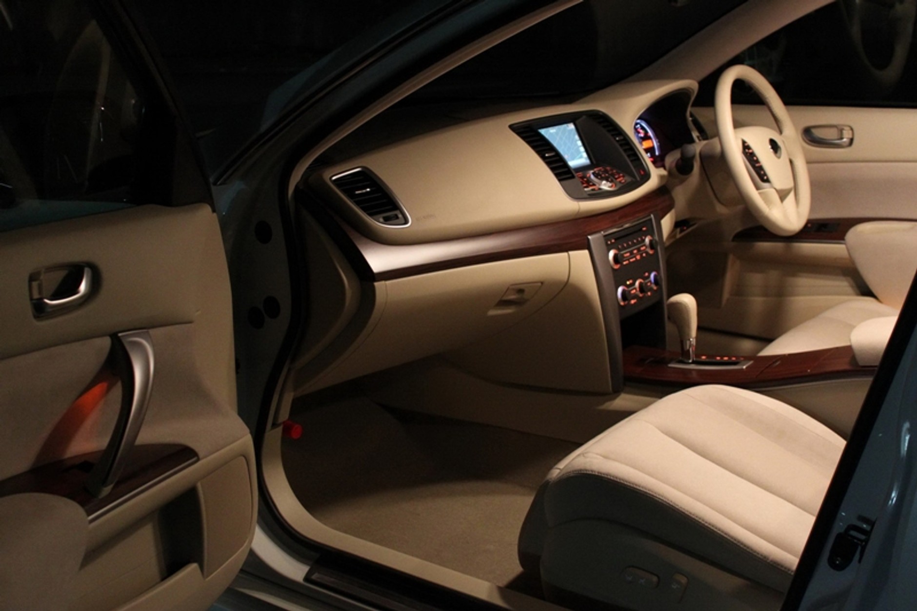 Mitsuoka Galue – Fiat, Rolls-Royce, Jaguar i Nissan w jednym