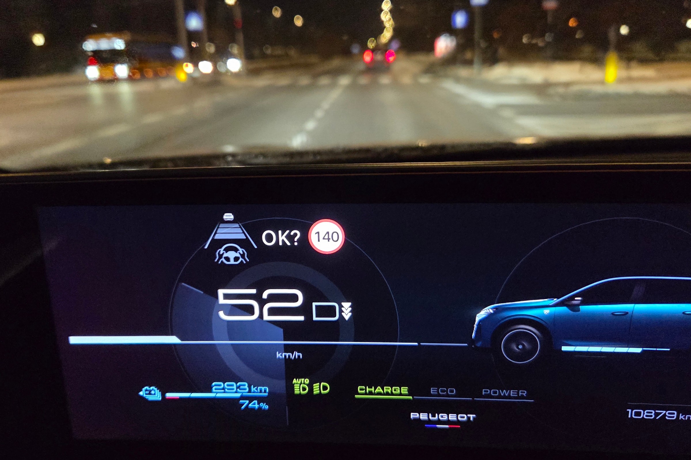 SUV chciał, żebym jechał 140 km na godz. w zabudowanym. Od razu wyłączam ten system