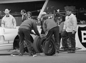 Słynny pojedynek Forda i Ferrari na Le Mans w 1966 r. Do sukcesu przyczynili się nie tylko inżynierowie Forda
