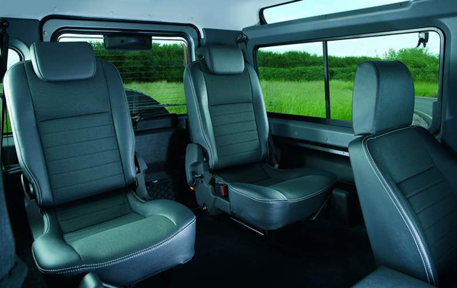 Land Rover Defender 2007: ten sam, a jednak inny