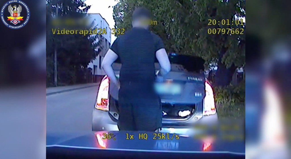 Przewoził pasażera w bagażniku