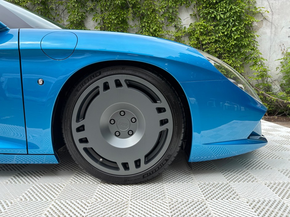 AGTZ Twin Tail