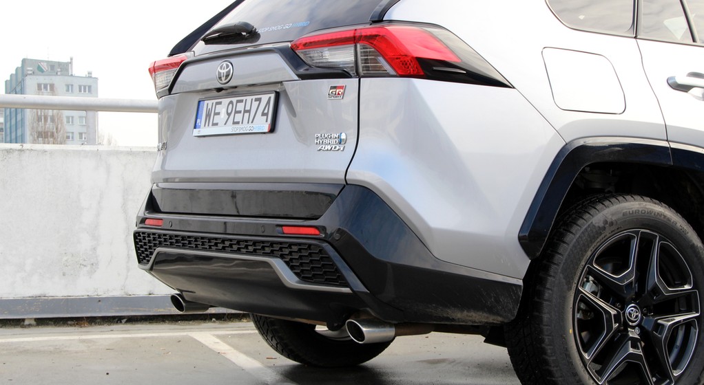 Renault Rafale E-Tech 300 kontra Toyota RAV4 Plug-In Hybrid